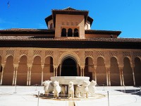 有名なナスル宮殿のライオン像