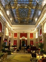 リスボンのホテルもまたお城、宮殿のよう。
