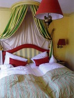 シュロス・ラインフェルス城のホテル。2部屋続きのかわいい内装