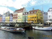 コペンハーゲンの運河沿い街並み