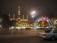 市庁舎前のクリスマスマーケット