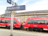 電車の旅：ミュンヘン中央駅からゼーフェルドへ向かって出発
