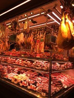 バルセロナ市場の生ハム店