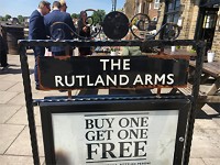 テムズ川沿いのパブ「Rutland　Arms」