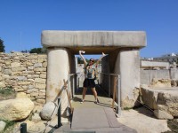 ここが世界遺産かあ～！どんなとこなんだろ？マルタ・ゴゾ島に点在する巨石神殿の一つです。数十トンにも及ぶだろう、こんなに大きな石が積み上げられています。。