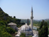 モスタルへの途中立ち寄った村のモスク