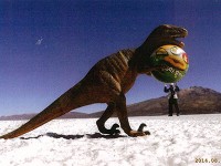 ウユニ湖の恐竜