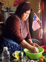 市場を散策のちマレーシア現地のお母さんのつくるマレー料理教室へ。