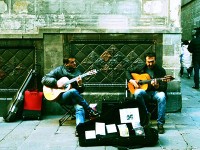 バルセロナの旧市街は街を歩くだけで楽しい。そこらじゅうで音楽が聞こえます