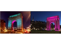 Porte de Bourgogne　ブルゴーニュ門。片側がブルーのライト、もう片側がピンクのライト。