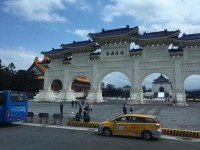初めてツアー会社の台北観光に参加しました。定番の中正記念堂。