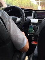 タクシー乗ったら、運転手がポケモンgoやりながら運転してる国 台湾。