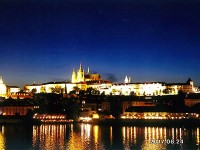 夜のプラハ城