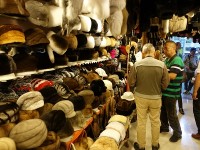 カシュガルの市場（帽子屋）