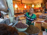 カシュガルの市場（dry fruits）