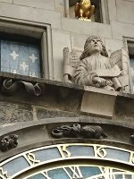 旧市街庁舎の仕掛け時計。18時ちょうどに天文時計が動きだしました。