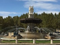 (1) Fontaine de la Rotonde