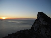 ロックオブジブラルタルの上から眺める地中海と初日の出