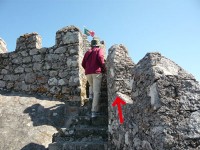 ムーアの城跡；その名の通り7～8世紀ころムーア人によって構築された石造の城壁である。重機のなかった当時、どのように作ったものか。時に軽量化のために石を砕いた跡も見受けられる。