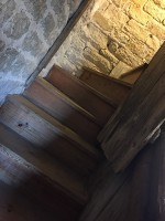 途中から階段が木製に。。。