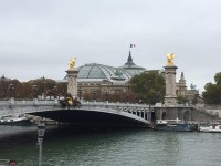 パリで一番美しいアレクサンドル三世橋。