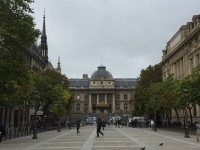 Palais de Justice 最高裁。今回行かなかったけれど、この最高裁のチャペル、Saint Chapelleのステンドグラスは素晴らしいのです。昔、父をここに連れて行った時に感動してた。