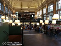 ブダペスト西駅近くの世界一美しいと言われているマクドナルド