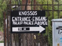 クノッソス宮殿への看板