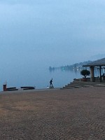 霧のレマン湖