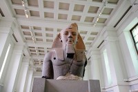 古代エジプト彫刻ラムセス2世像（後日8/14撮影）