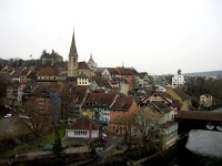 美しいスイス、バーデンの旧市街。ポッポ橋も見える。