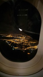 行きのヘルシンキ〜リスボン行きの飛行機の窓から。イベリア半島の夜景です。