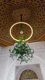 ペナ王宮内にある、花の形のシャンデリア。ちょっと珍しいデザインなので、思わず写真を撮りました。