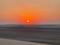 夕日の染まる砂漠
