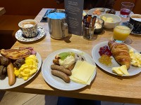 ホテルインディゴでの多めの朝食