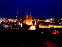 ライトアップされたカレル橋やプラハ城