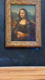 人をかいくぐって撮ったモナリザ