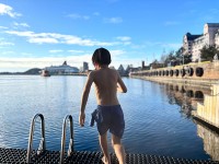 クールダウンのため海に飛び込み！