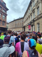 マラソンスタート地点のランナー