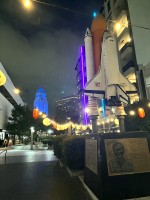 Space Shuttle Challenger Memorialとロサンゼルス市庁舎