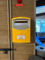ポスト　黄色が新鮮