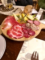 レストランで食べた生ハムなど