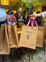 雑貨店にてショッピング