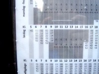 停留所にあるバスの時刻表