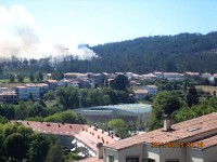 サンチアゴ山火事　ヘリの消火