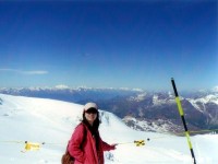 クラインマッターホルンにてイタリア最高峰のグランパラディソとモンブラン（右端ぎりぎり）を背景に