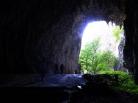 シュコツィアン鍾乳洞の出口
