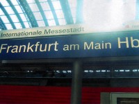 RE号でデュッセルドルフからコブレンツ、コブレンツから電車を乗り継ぎフランクフルトへ。とても大きな駅です。