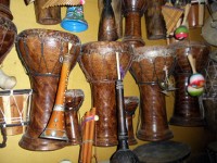 道に迷っていると、ベルベルの民族楽器を売っているお店を見つけた