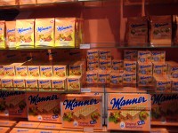 Mannen という菓子メーカーのディスプレー（店内）